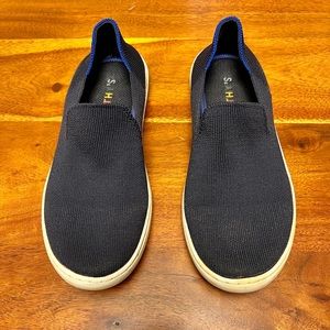 Girls Navy Rothy’s “The Sneaker” size 4